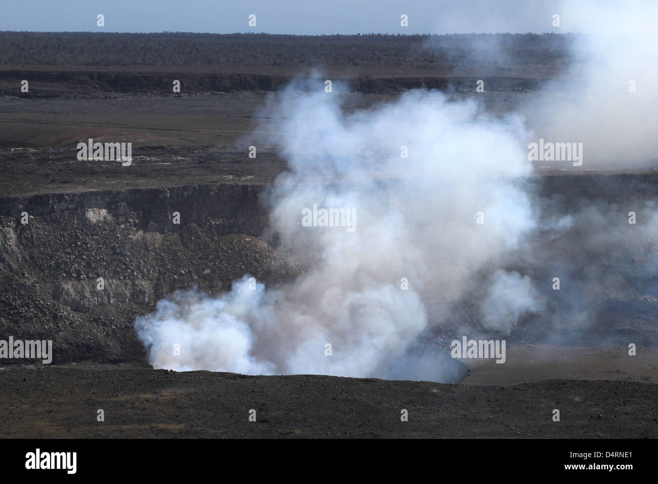 Schwefeldioxid-Plume schießen von Vent Halemaʻumaʻu-Krater Mauna Kea Vulkane Nationalpark Hawaii Stockfoto