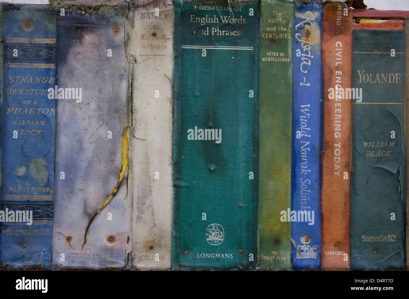 Reihe von alten Büchern, Wigtown Bücherstadt; Dumfries & Galloway, Schottland Stockfoto