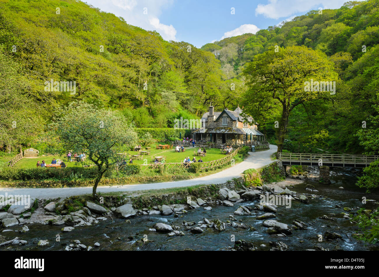 Watersmeet House Teestube am Ufer des East Lyn River in der Nähe von Lynmouth, Devon, England. Stockfoto