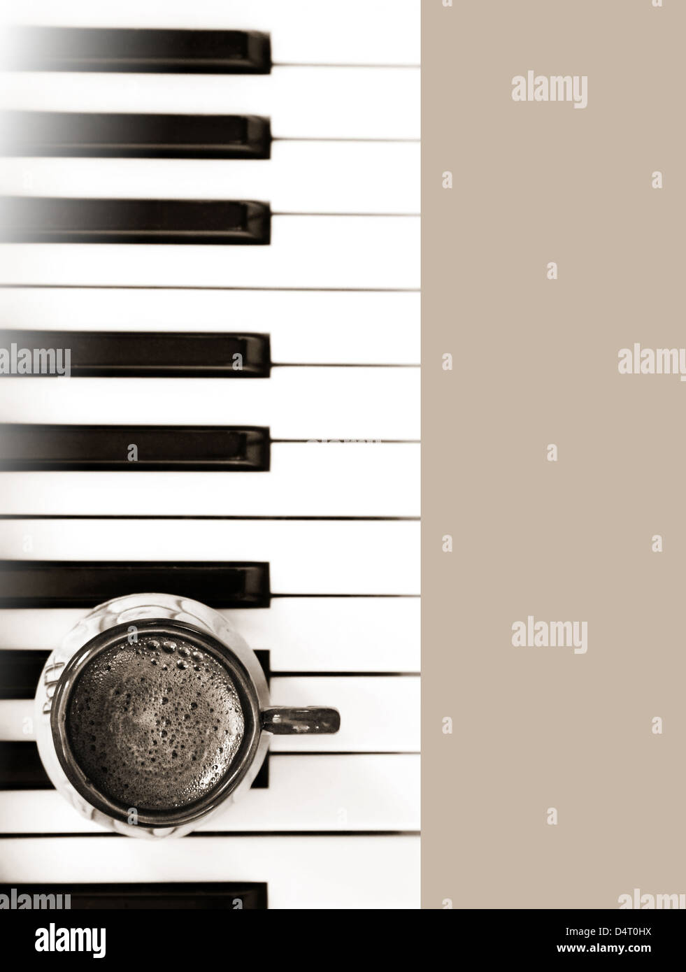 Monochromes Bild, Kaffee, Musik Stockfoto