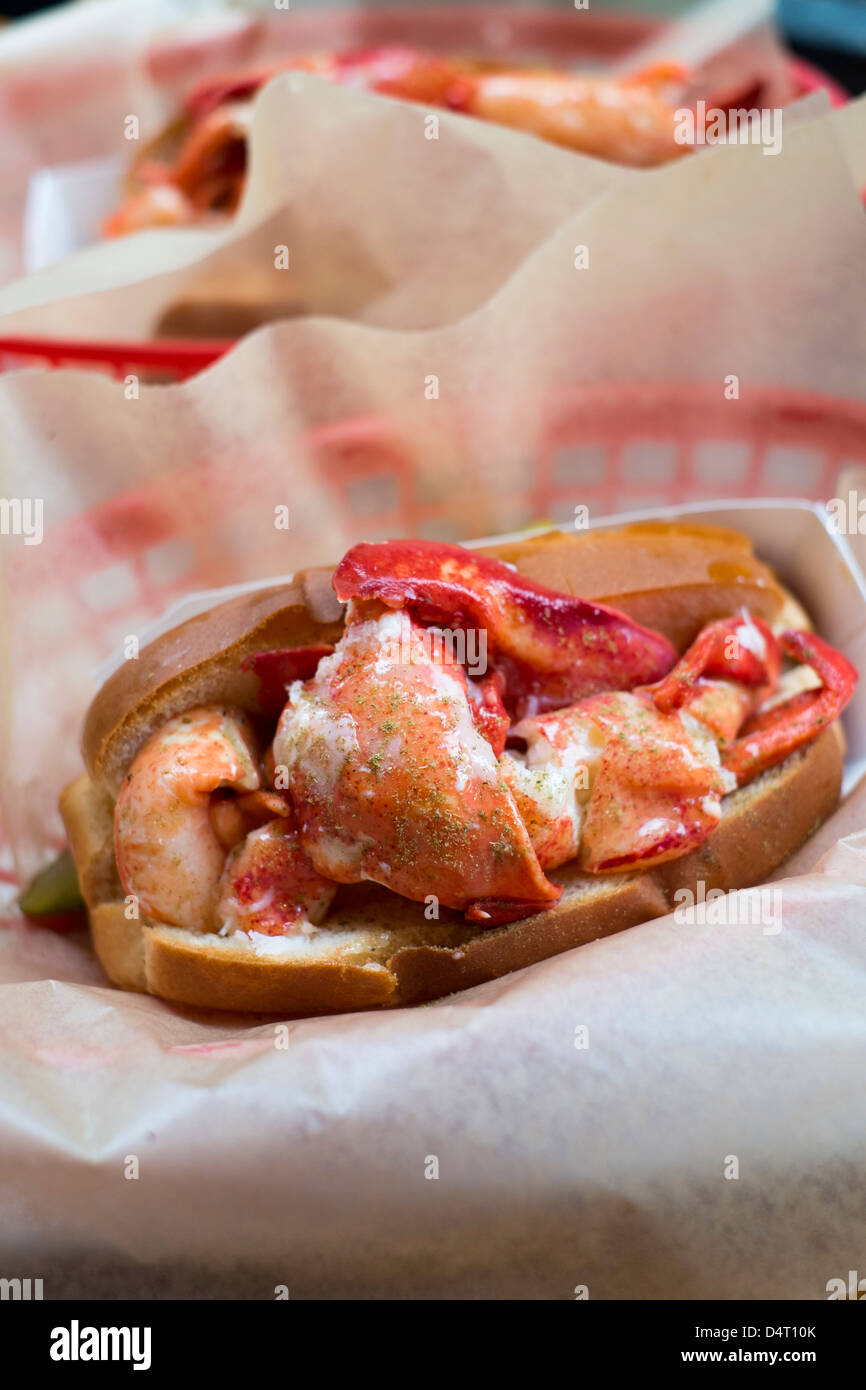 Lobster Roll Essen Sandwich Meeresfrüchte frisch Straße Fischfutter Stockfoto