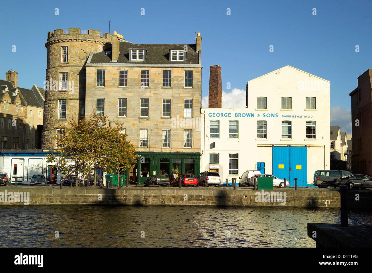 Leith Waterfront mit George Brown und Sohn Fabrikgebäude Stockfoto