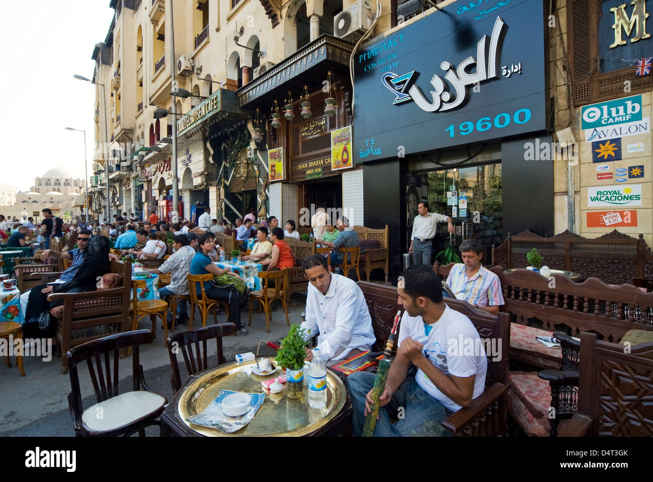 El-Hussein-Platz und Coffee-Shops, Khan Al Khalili Bereich, Kairo, Ägypten. Stockfoto