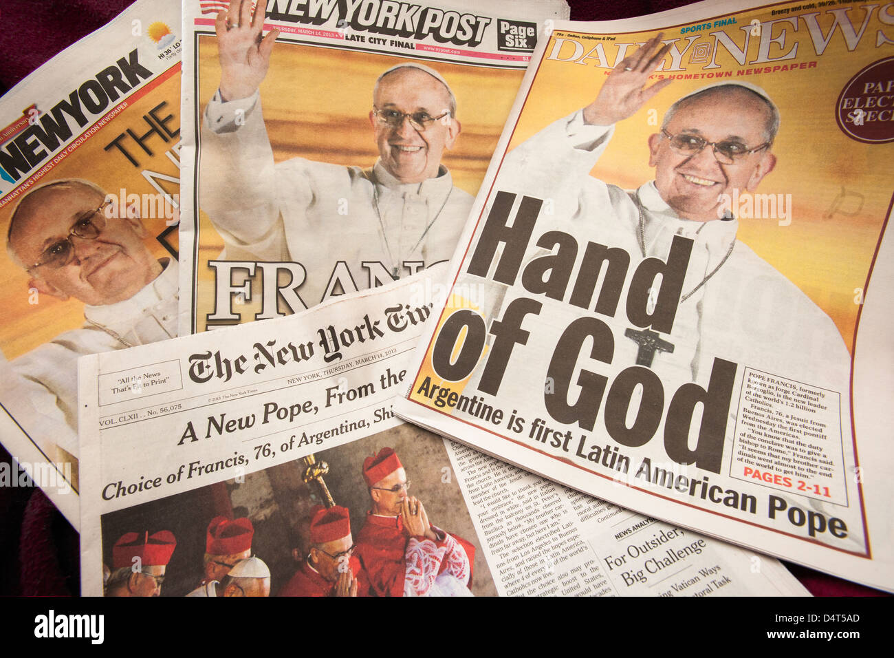 New Yorker Zeitungen berichten über die Wahl des argentinischen Kardinal, Papst Stockfoto
