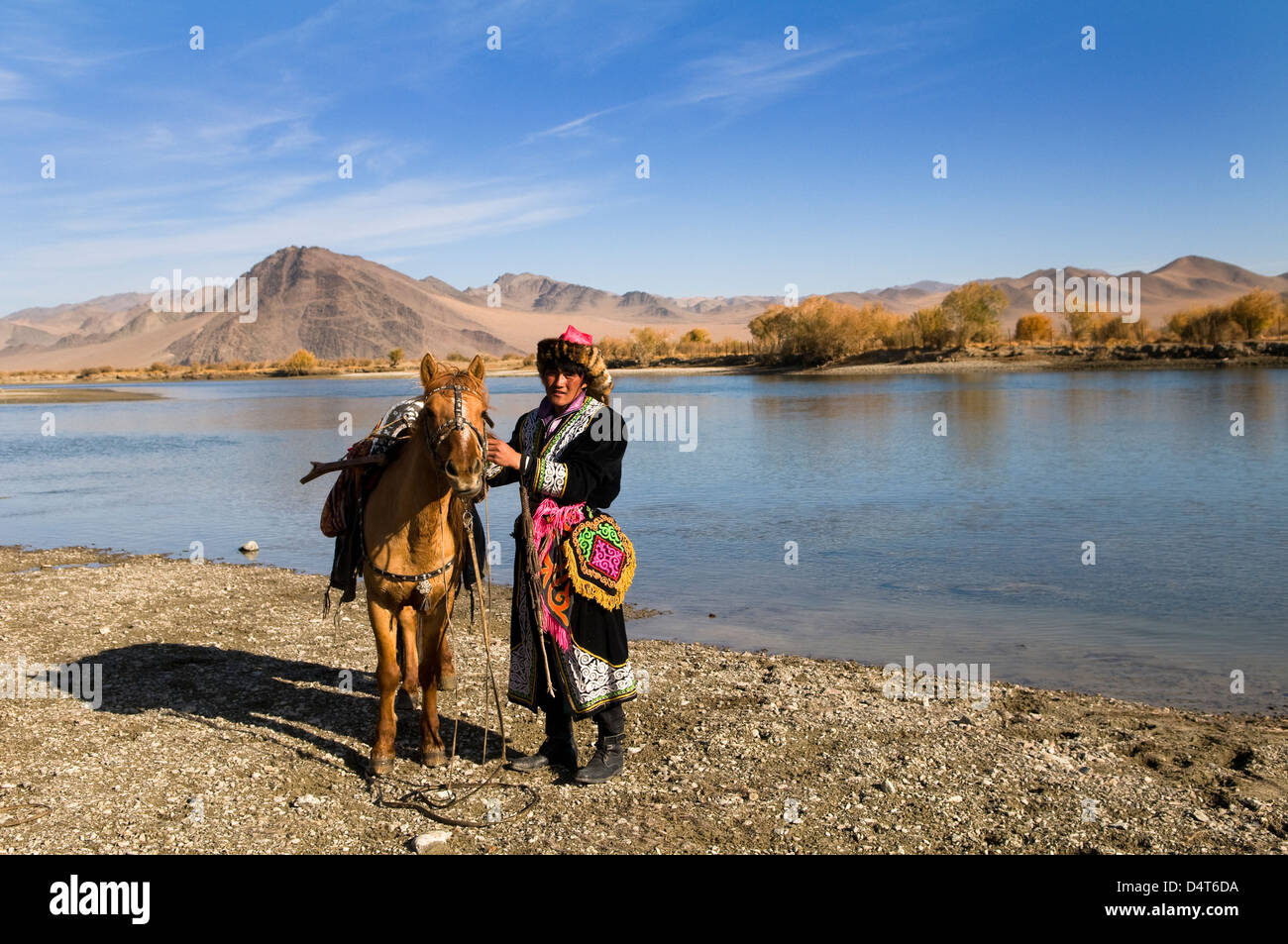 Eine kasachische "Eagle Hunter" mit ist Adler. Stockfoto