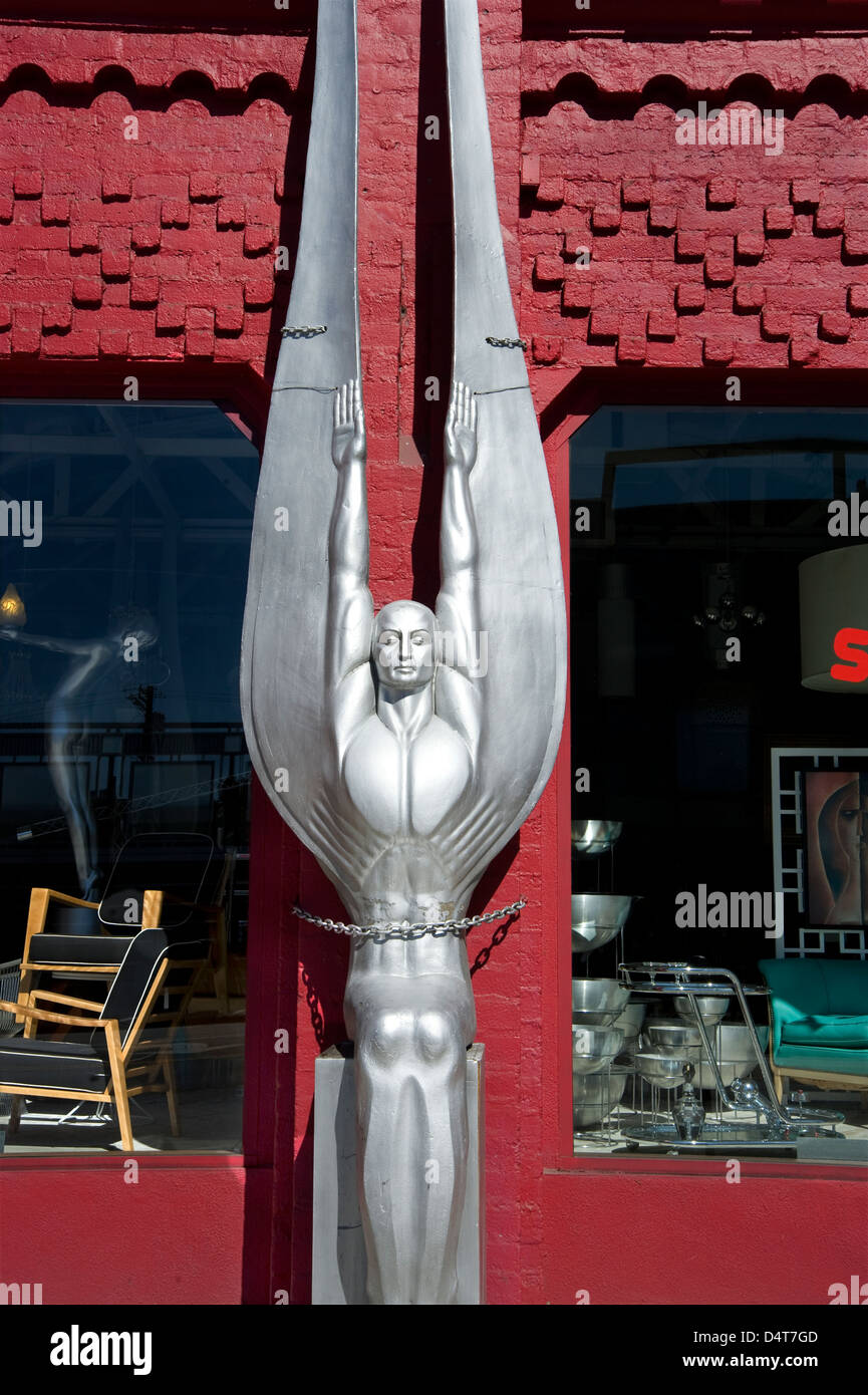Art Deco Skulptur außerhalb Antiquitätengeschäft am Beverly Blvd. in Los Angeles Stockfoto