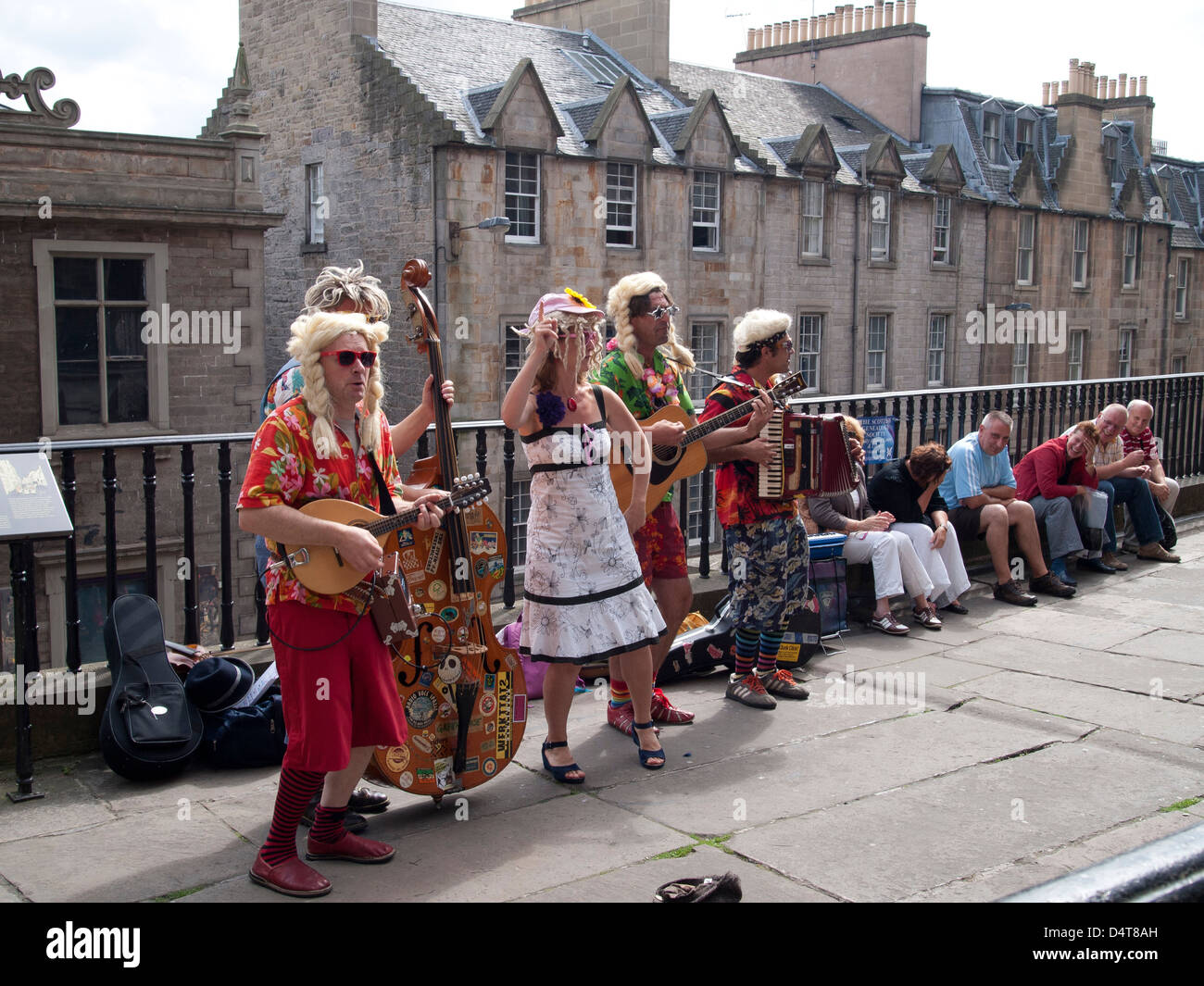 Straßenmusiker durchführen auf West Bogen Straßentheater Festival fringe Stockfoto