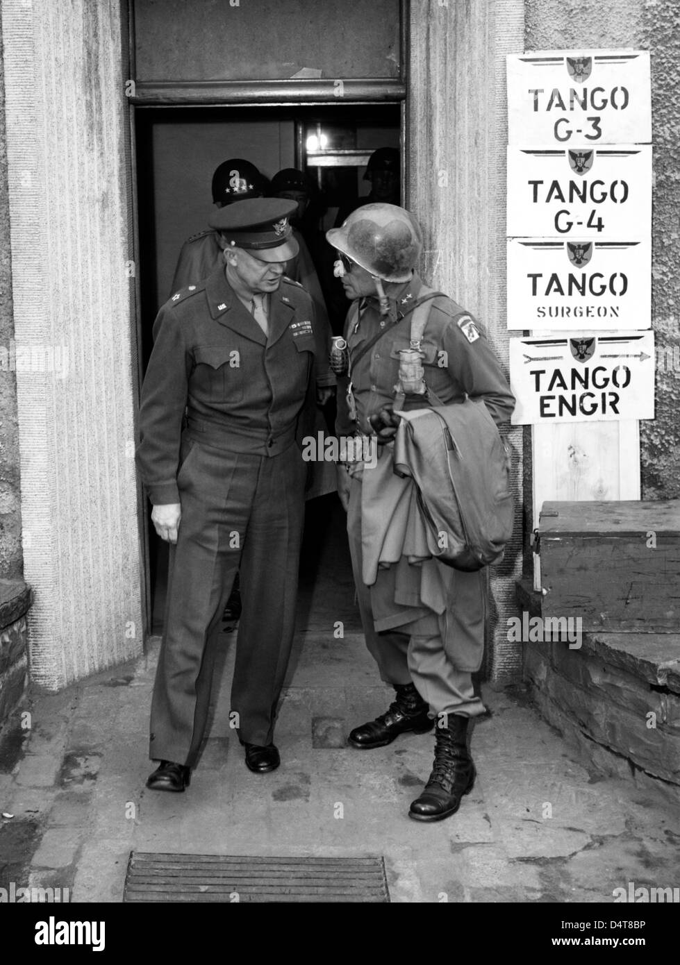 Vintage WWII-Foto von General Eisenhower und Ridgway. Stockfoto