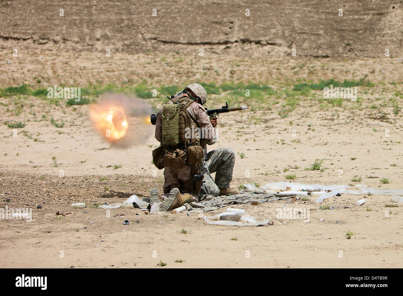 US Army Soldat feuert einen Rakete angetrieben Granatwerfer. Stockfoto