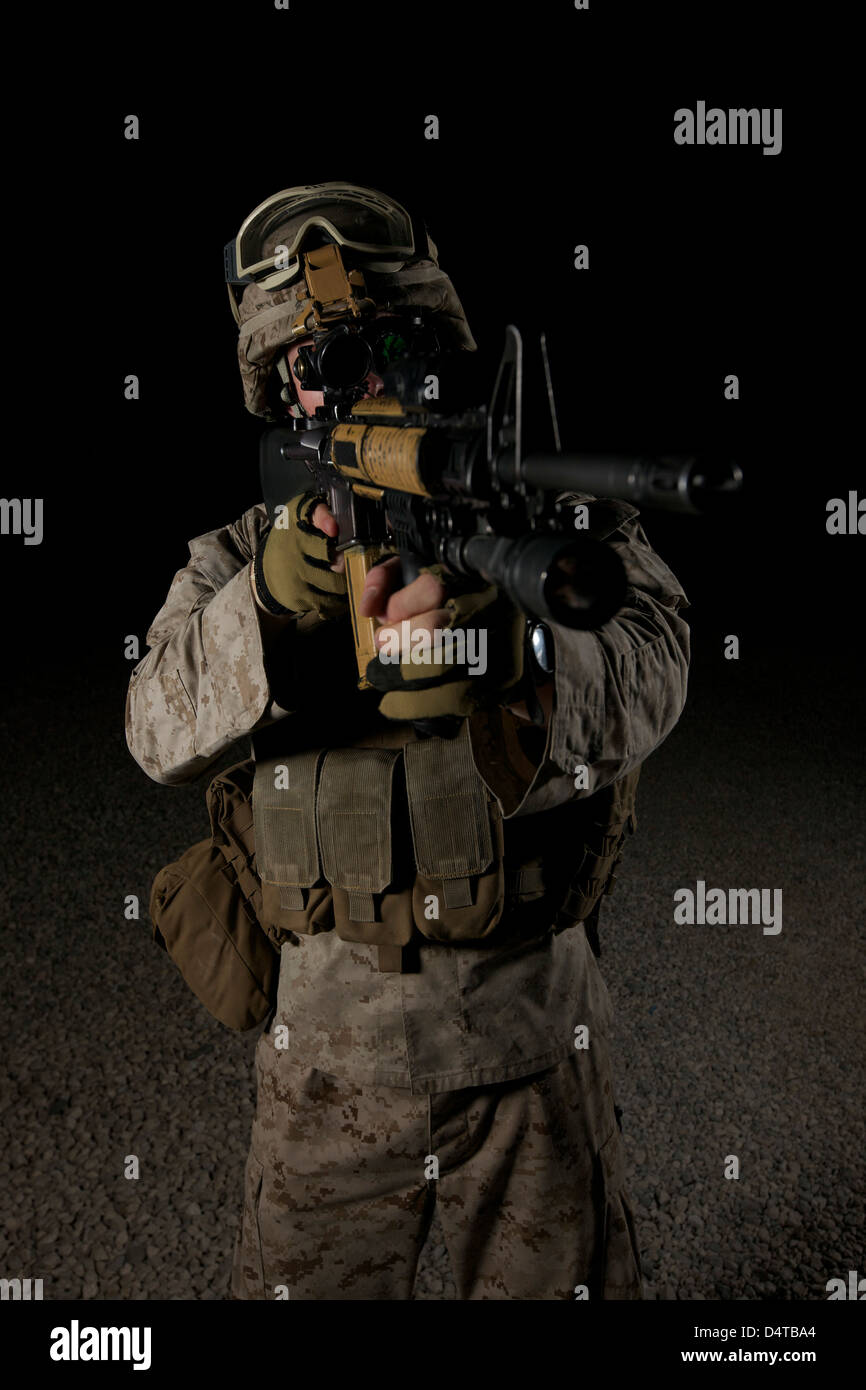 Porträt von einem US-Marine tragen Nachtsichtgerät. Stockfoto