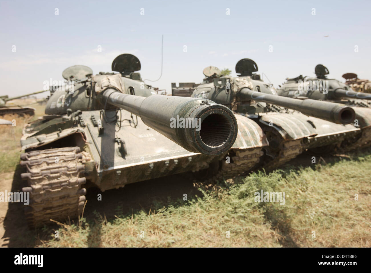 Russische t-54 und t-55 Kampfpanzer ruhen in eine Rüstung Schrottplatz in Kunduz, Afghanistan. Stockfoto