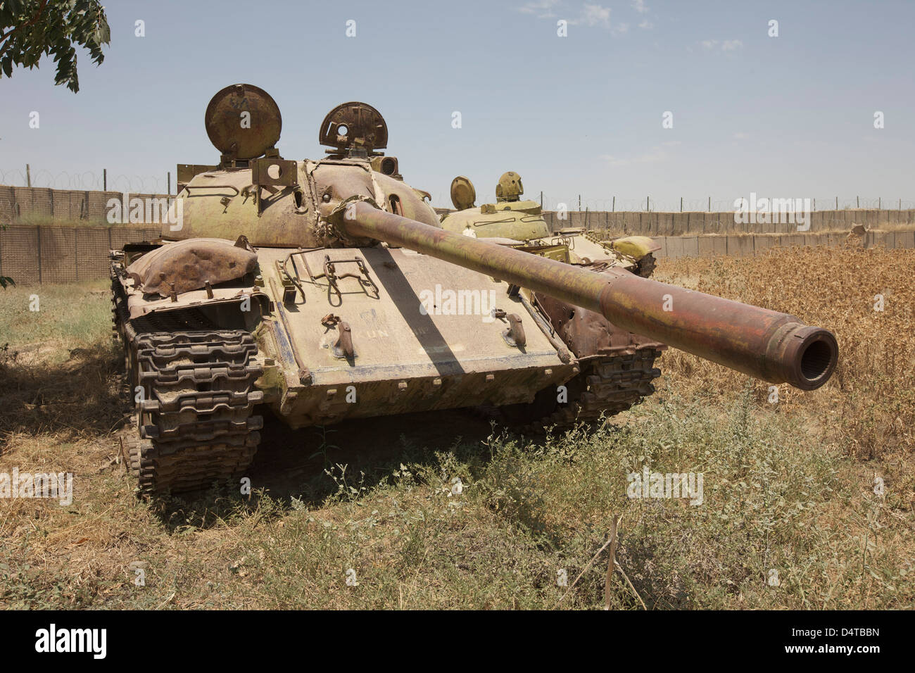 Ein russischer t-55 Kampfpanzer ruht in einer Rüstung Schrottplatz in Kunduz, Afghanistan. Stockfoto