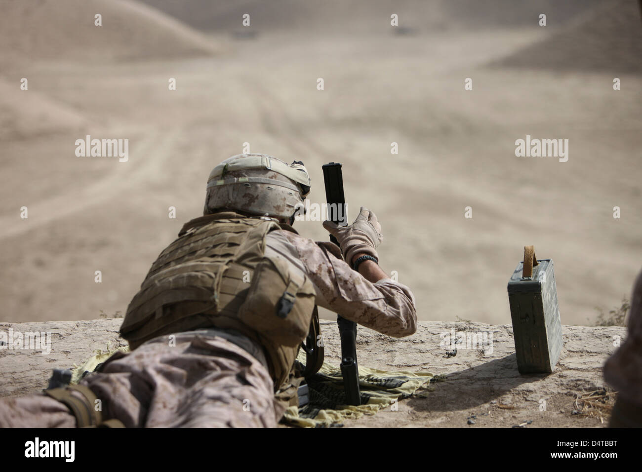 US-Marine löscht eine PK-Allzweck-Maschinengewehr. Stockfoto