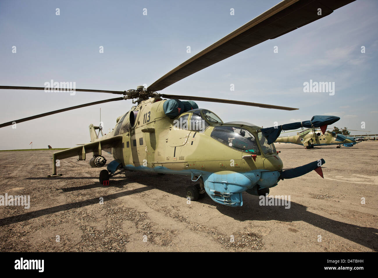 Eine Mi-35-Kampfhubschrauber, betrieben von der afghanischen nationalen Armee Air Corp Airfield Kunduz, Nordafghanistan. Stockfoto