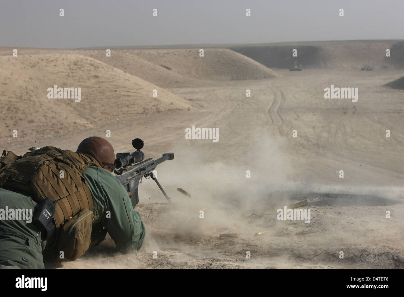 Ein Soldat der US-Armee feuert eine Barrett M82A1 Gewehr auf einem Schießplatz in Kunduz, Afghanistan. Stockfoto