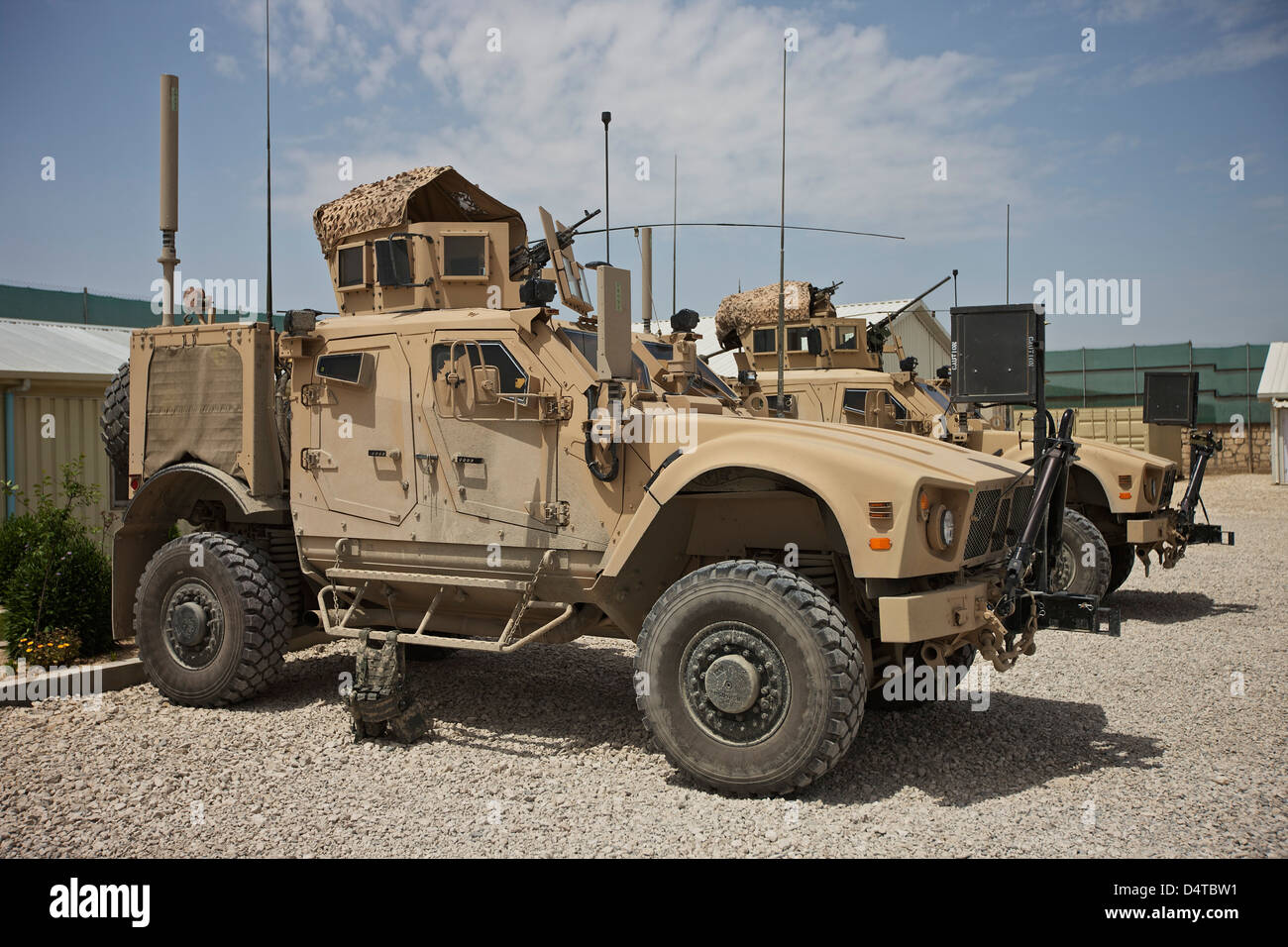 Eine Oshkosh M-ATV MRAP (Mine Resistant Ambush Protected) geparkt auf einer Militärbasis in Afghanistan. Stockfoto