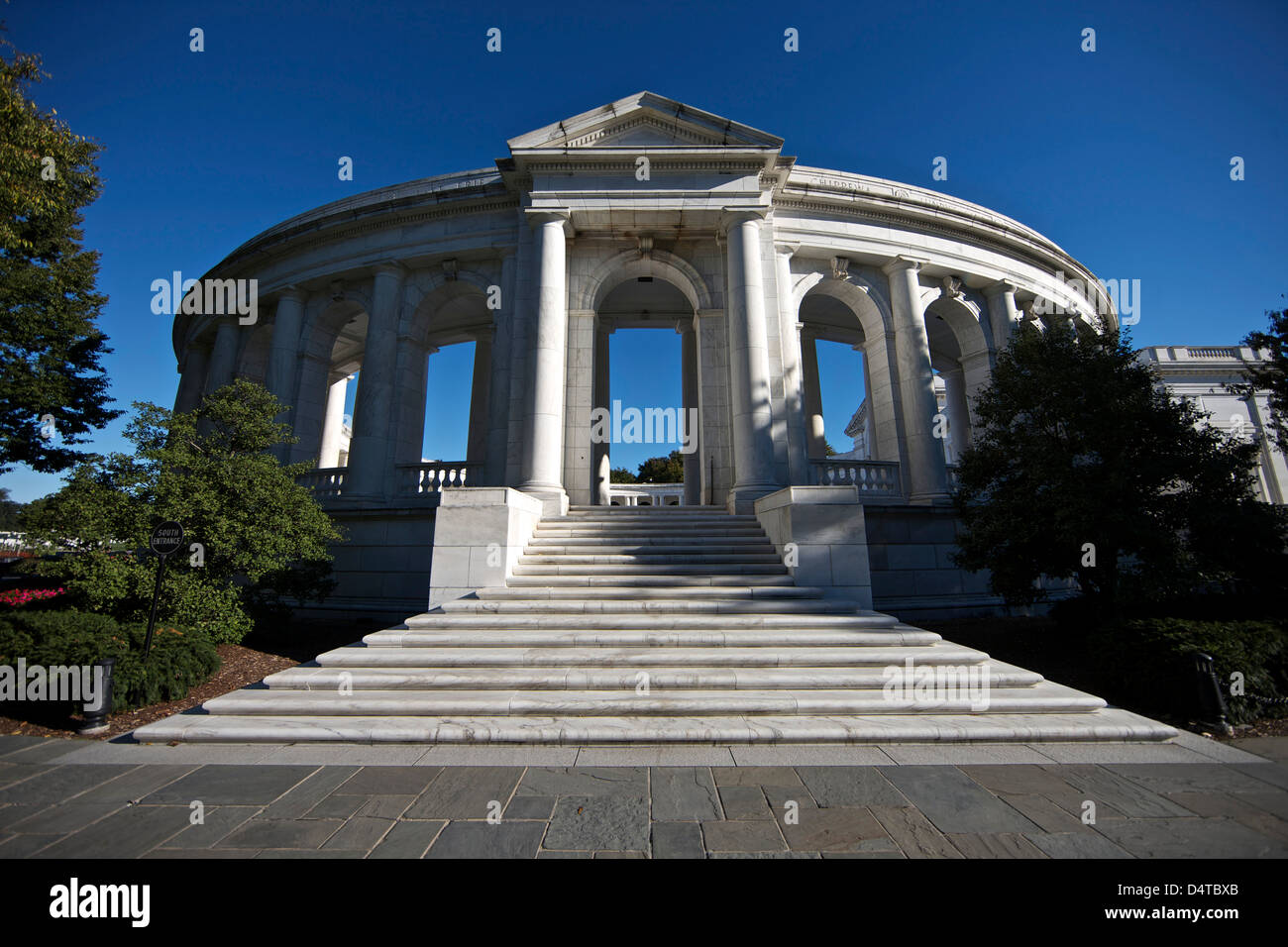 Das Arlington Memorial Amphitheater auf dem Nationalfriedhof Arlington, Arlington, Virginia, USA. Stockfoto