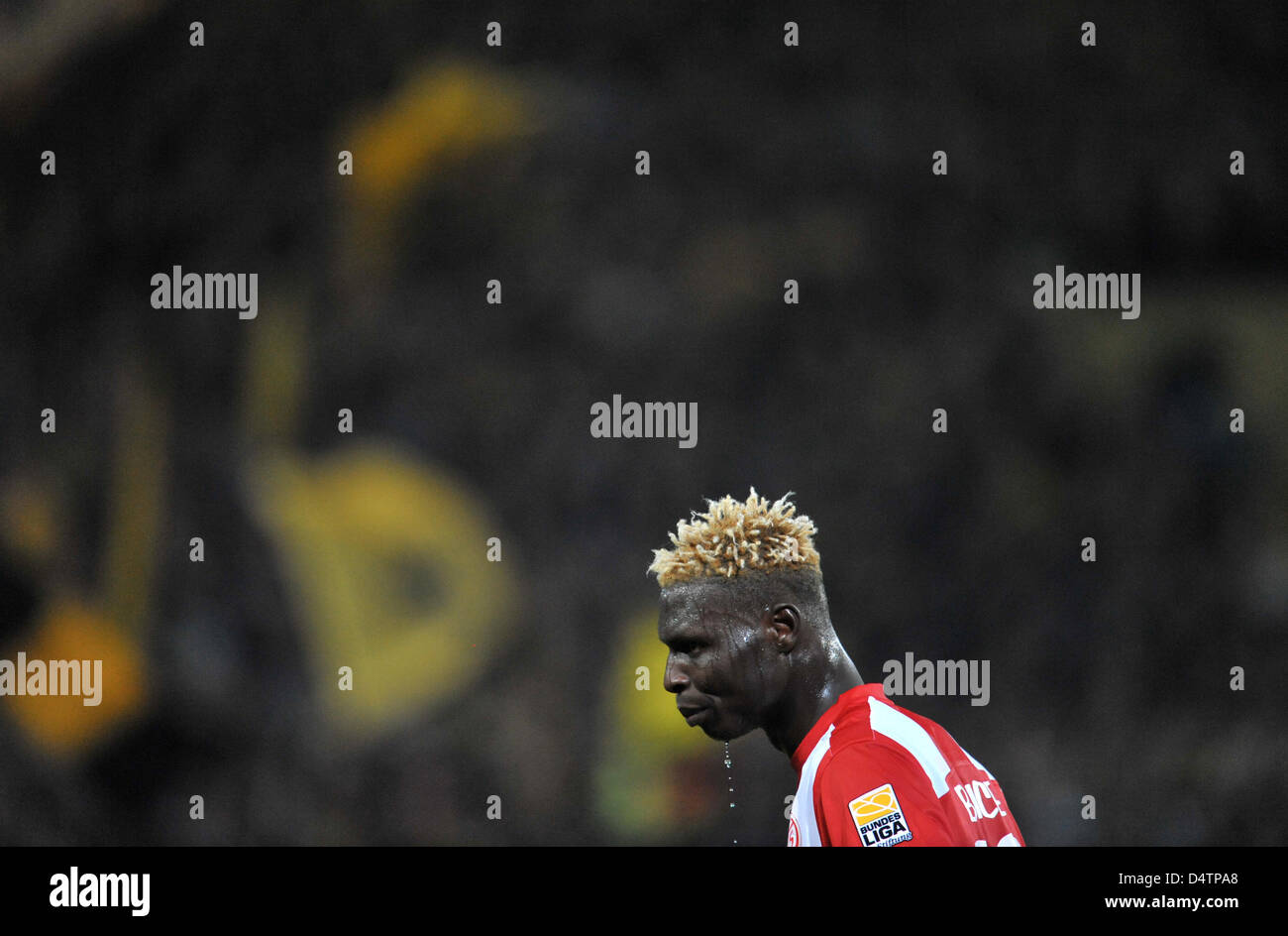 Mainz? Aristide Bancé abgebildet in der deutschen Bundesliga-Spiel Borussia Dortmund Vs FSV Mainz 05 im Signal-Iduna-Park Stadion in Dortmund, Deutschland, 21. November 2009. Das Spiel endete mit einem torlosen Remis. Foto: Bernd Thissen Stockfoto