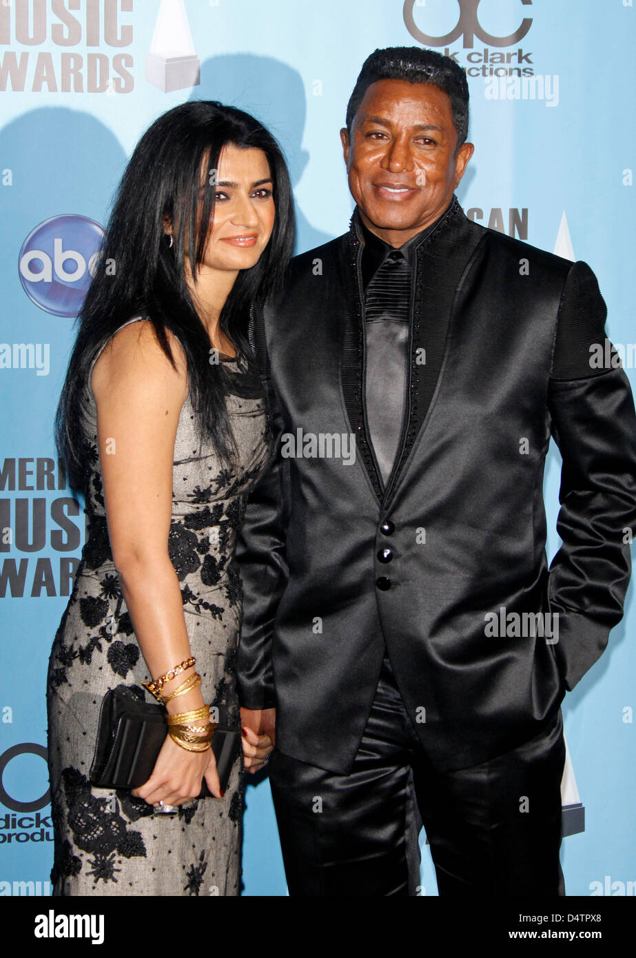 Jermaine Jackson Und Seine Frau Halima Rashid Machen Kaffeepause In The Coffee Bean Los Angeles Kalifornien 01 12 11 Stockfotografie Alamy