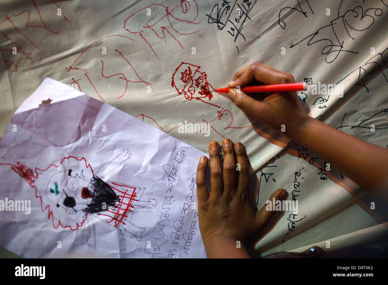 An der Kreuzung der Shahbag (Shahbagh) in Dhaka, Bangladesch im Februar 2013 zu protestieren. Stockfoto