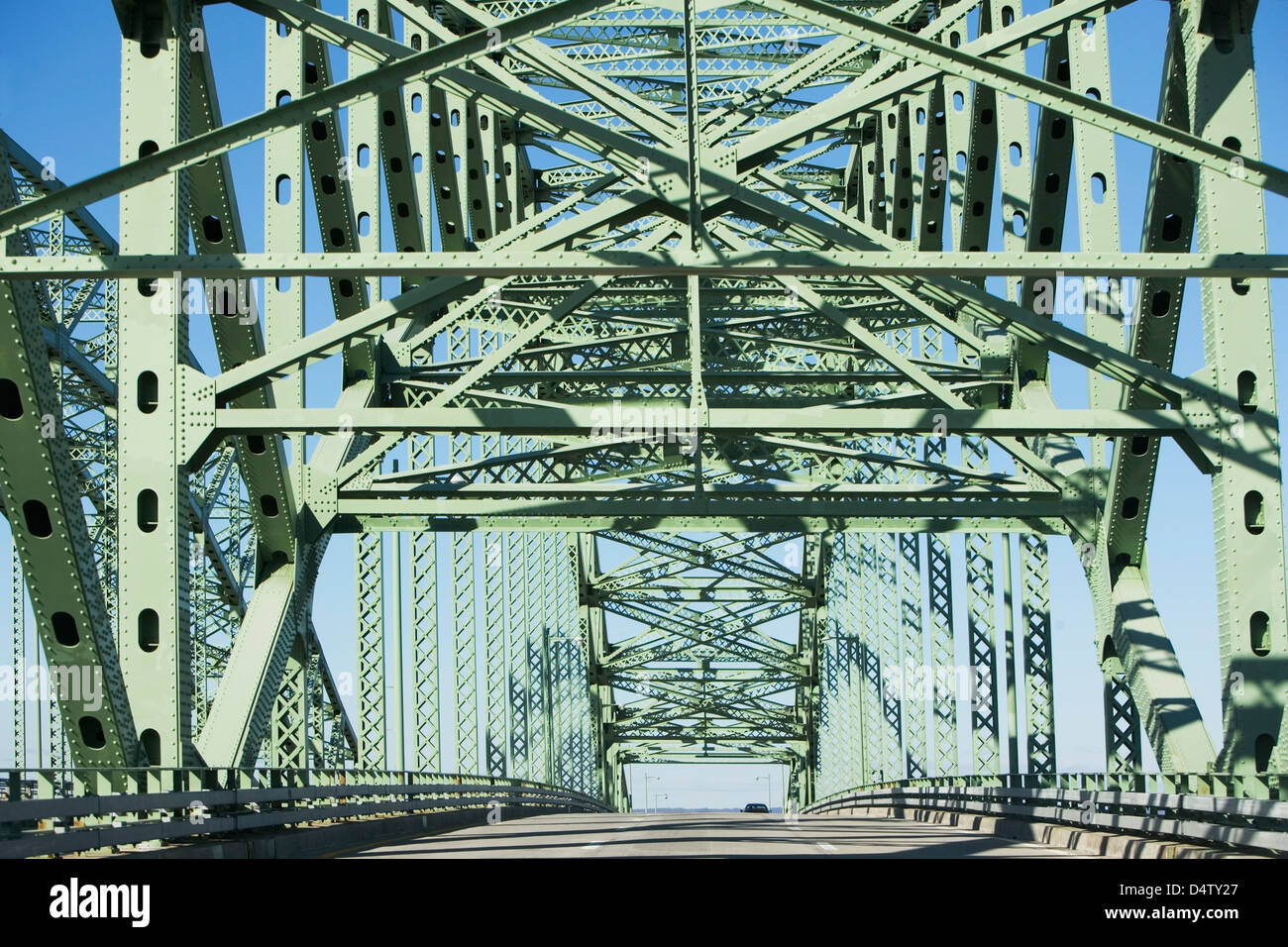 Stahlkonstruktion der Brücke Stockfoto