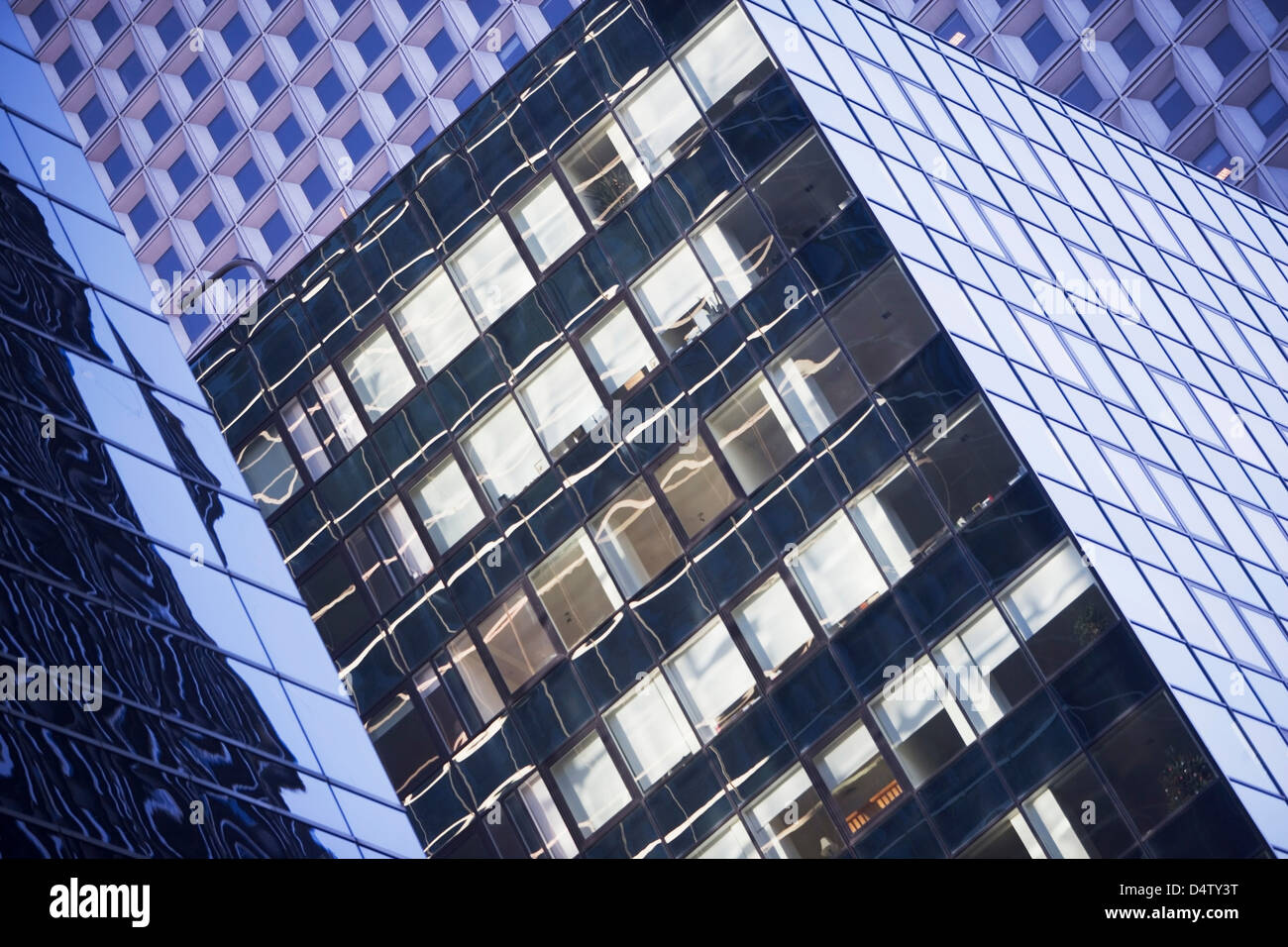 Reflektierende Fenster des städtischen Wolkenkratzer Stockfoto