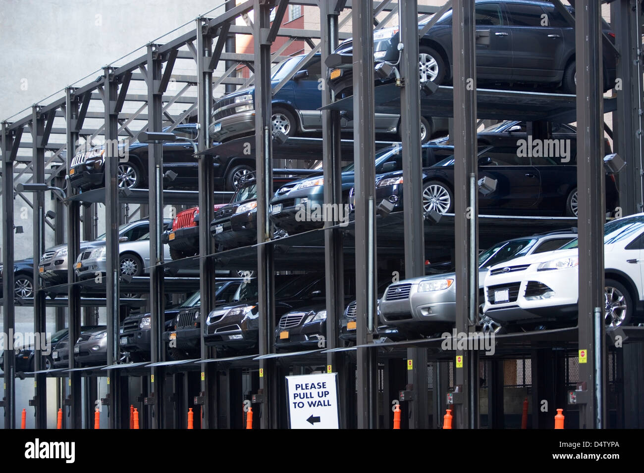 Autos in Parkanlage Stockfoto