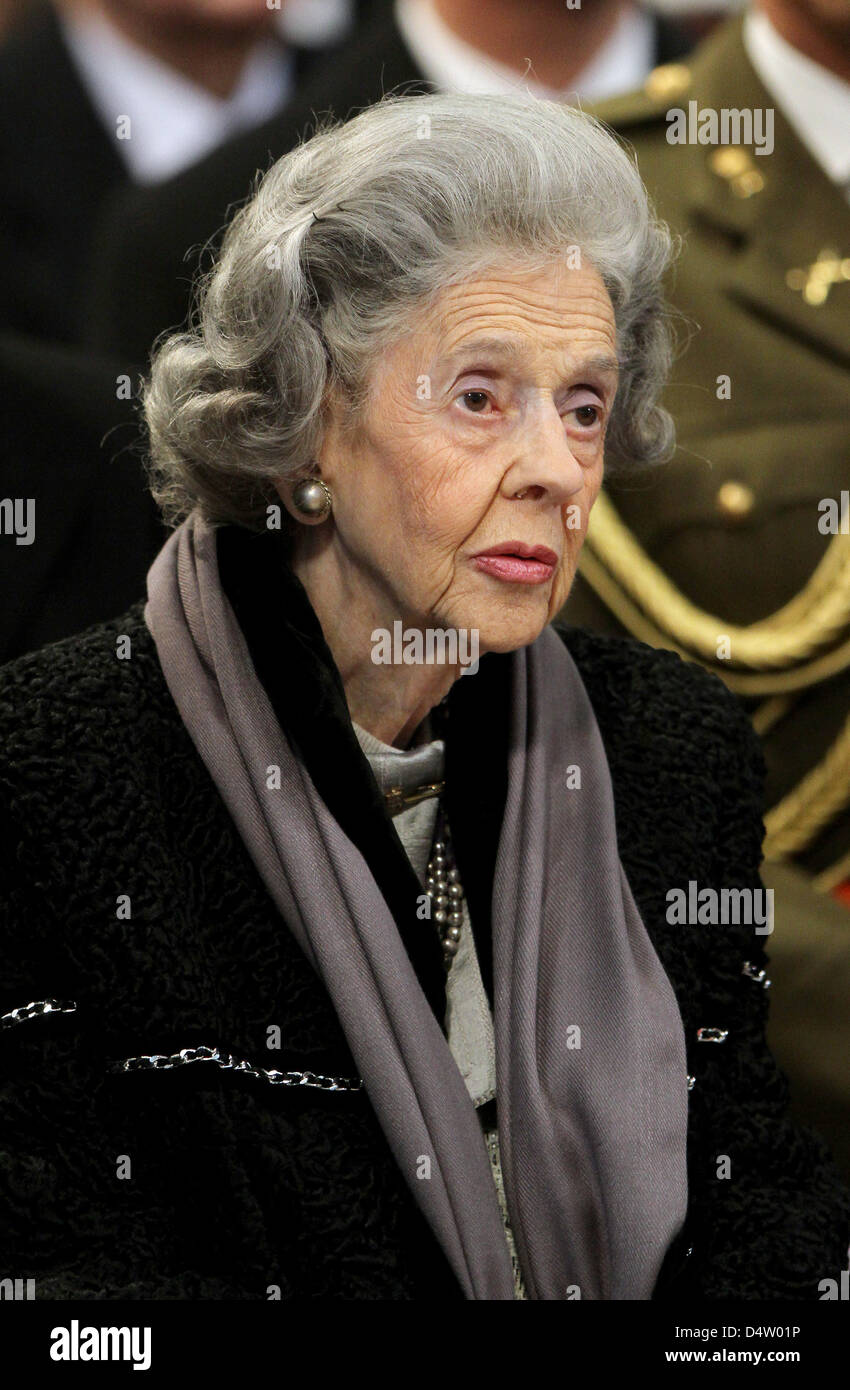 Königin Fabiola von Belgien wohnt die Beerdigung von Prinz Alexander