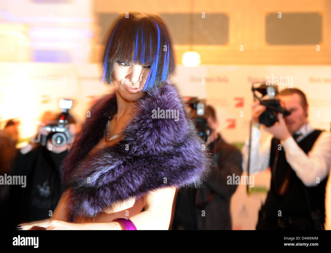 Chinesische Schauspielerin Bai Ling feiert auf der "Movie meets Media" Gala in Hamburg, Deutschland, 7. Dezember 2009. Wirtschaft, Showbusiness und Medien Promis kamen zusammen auf der Party. Foto: Marcus Brandt Stockfoto