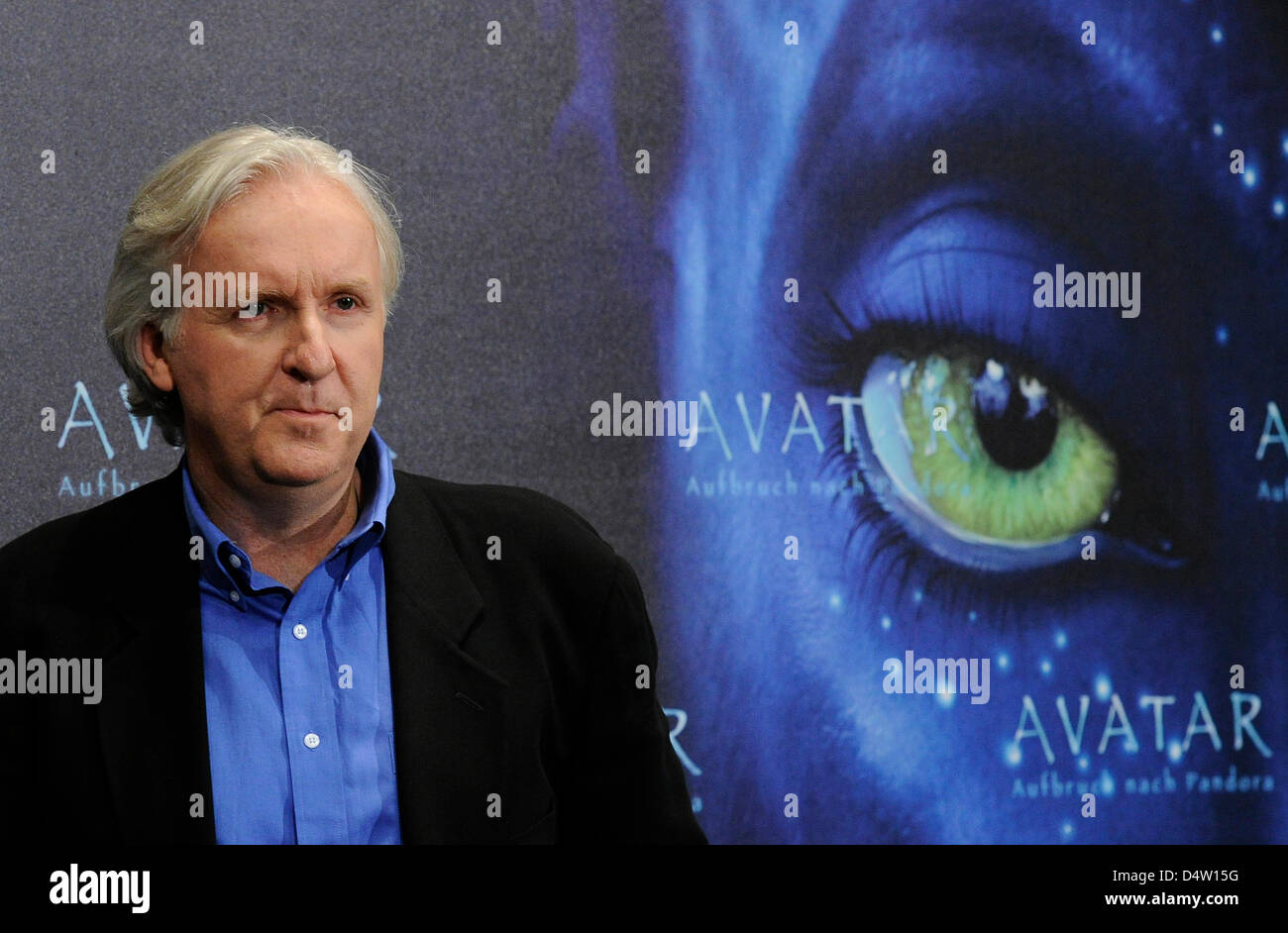 US-Regisseur James Cameron stellt bei Photocall zum Film "Avatar" Hotel de Rome in Berlin, Deutschland, 8. Dezember 2009. Der Film öffnet am 17. Dezember 2009 in den deutschen Kinos. Foto: ROBERT SCHLESINGER Stockfoto