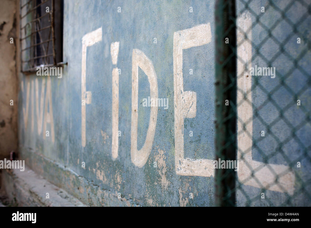 ? Viva Fidel? auf einer Außenwand eines Hauses in Havanna, Kuba, 21. September 2009 steht. Foto: Fredrik von Erichsen Stockfoto