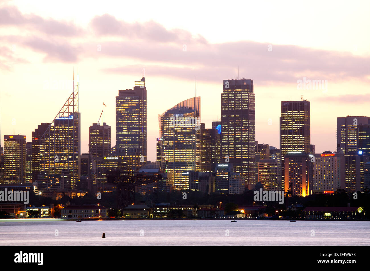 Twlight Glühen von Sydney CBD Bürogebäude nach Sonnenuntergang Sydney Harbour Sydney Australia Stockfoto