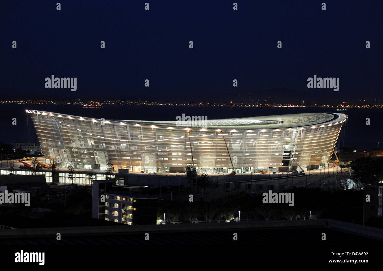 Das Greenpoint Stadion in Kapstadt, Südafrika, 5. Dezember 2009 abgebildet. Das Stadion bietet 68,000 Zuschauer und Gastgeber fünf Gruppenspiele, ein Spiel der letzten 16 und ein Halbfinale der FIFA-WM 2010 in Südafrika. Foto: Bernd Weissbrod Stockfoto