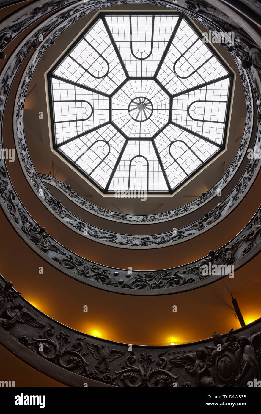 Spiralförmige Treppe Ausfahrt zu den Vatikanischen Museen, Rom, Italien Stockfoto