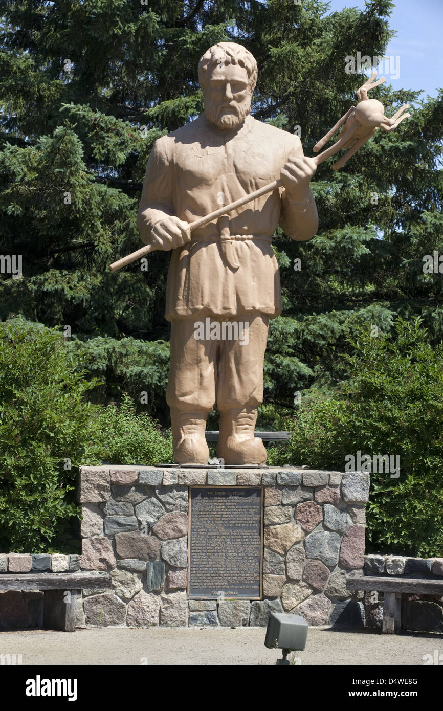 Statue des legendären Figur St. Urho, Schutzpatron der finnischen Weinberg Arbeiter, in Menahga, Minnesota Stockfoto