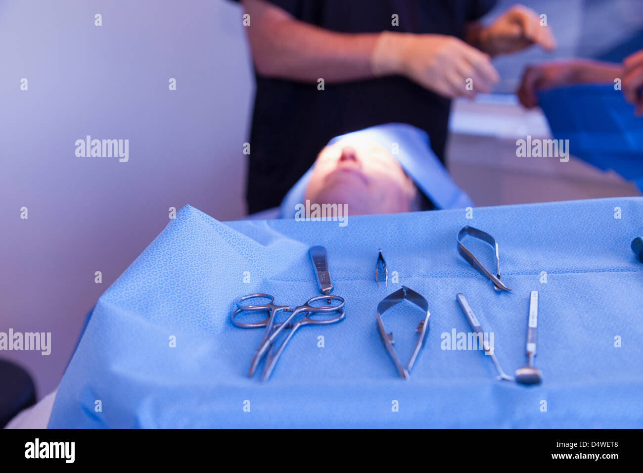 Nahaufnahme des Tabletts für chirurgische Instrumente Stockfoto