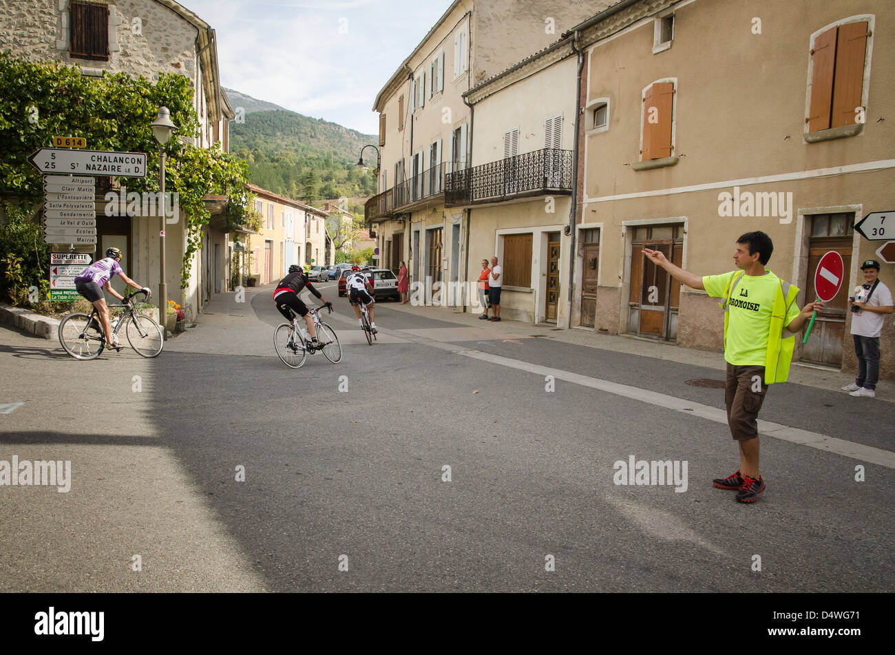 Radrennen in Südfrankreich, in Drôme. Mit Bergen und schönen Straßen ist dieser Ort ein Paradies für Liebhaber. Stockfoto