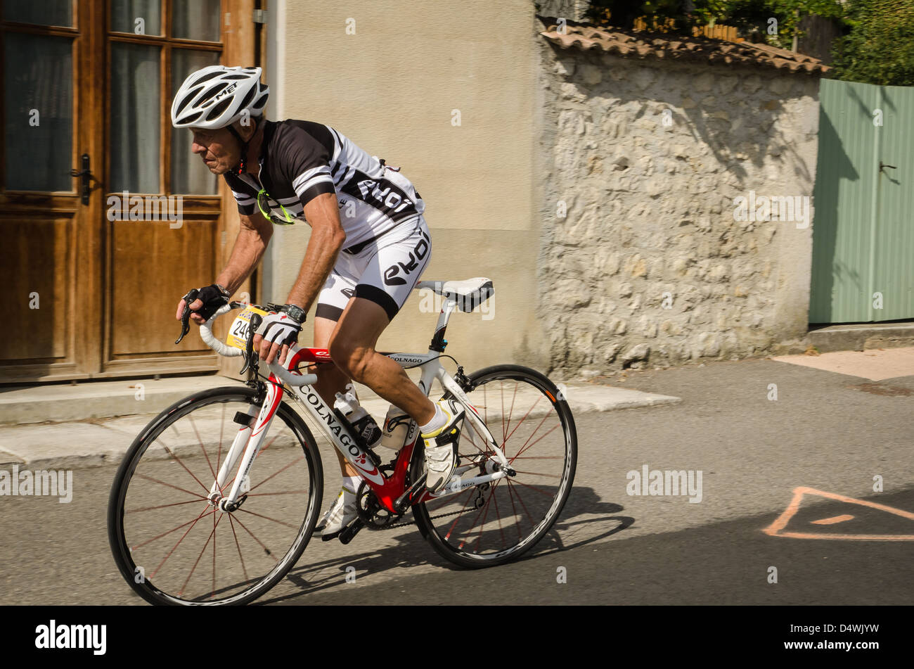 Radrennen in Südfrankreich, in Drôme. Mit Bergen und schönen Straßen ist dieser Ort ein Paradies für Liebhaber. Stockfoto
