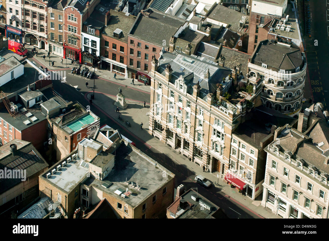 Eine Luftaufnahme des Southwalk High Street an der Kreuzung mit Southwalk Street, London. Stockfoto