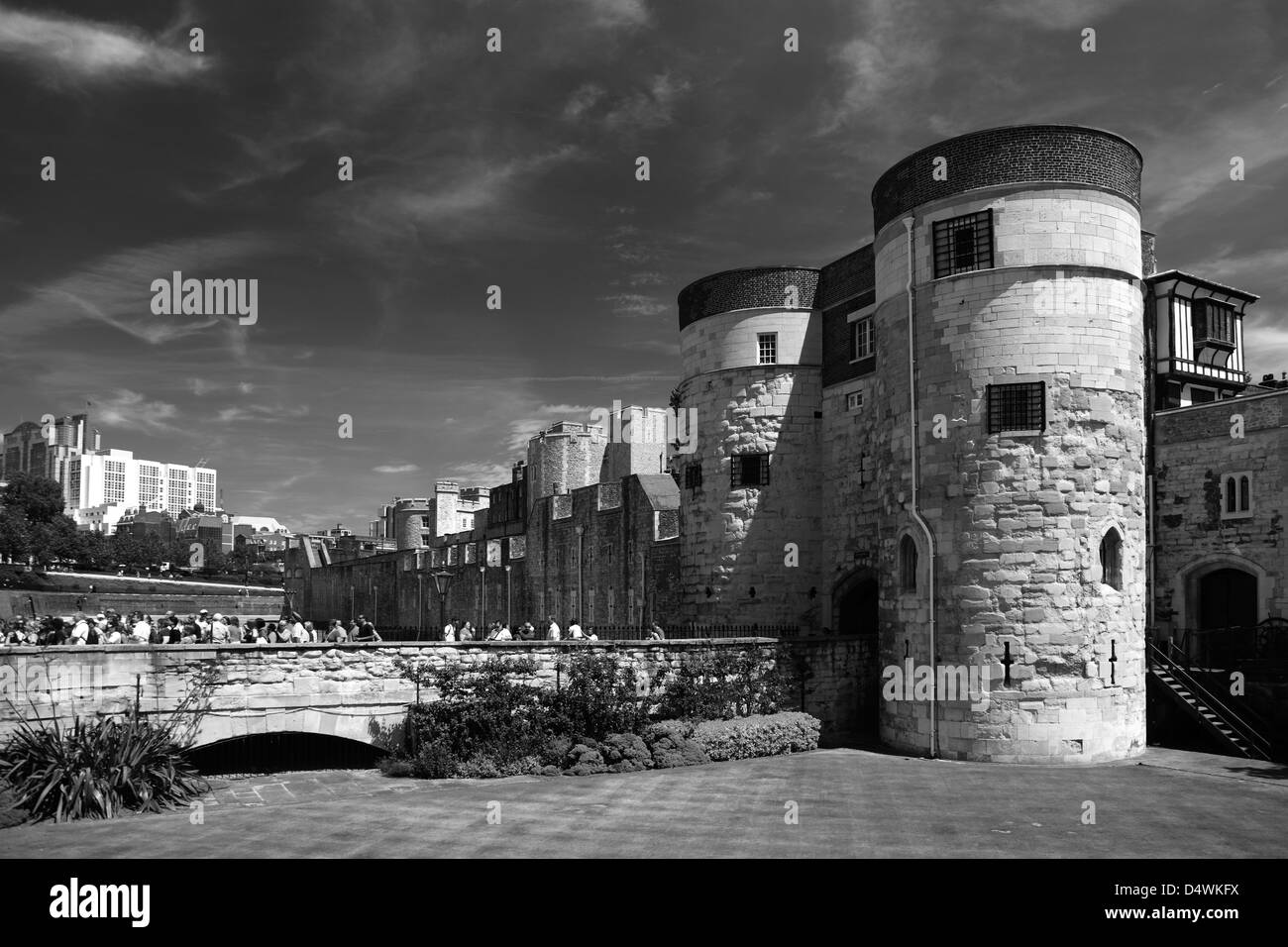 Die Wände und das Gelände des Tower von London, Nordufer, London City, England, Vereinigtes Königreich Stockfoto