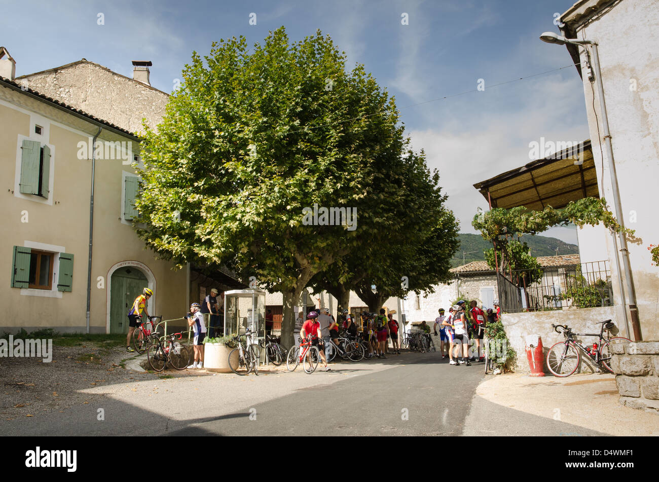 Radrennen in Südfrankreich, in Drôme. Mit Bergen und schönen Straßen ist dieser Ort ein Paradies für Liebhaber. Stockfoto