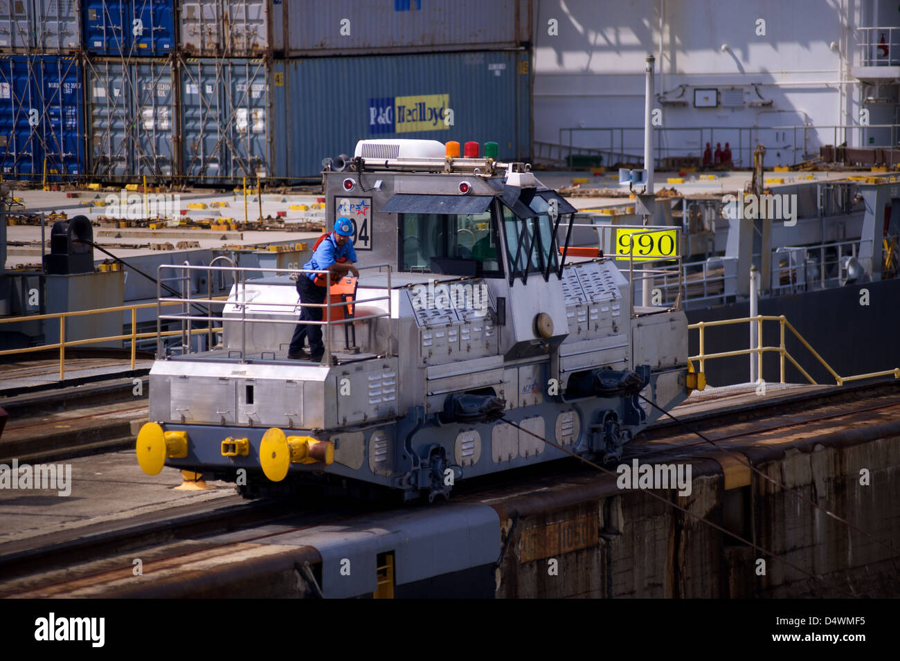 Schiffe im Abschnitt Miraflores Schleuse des Panamakanals Stockfoto