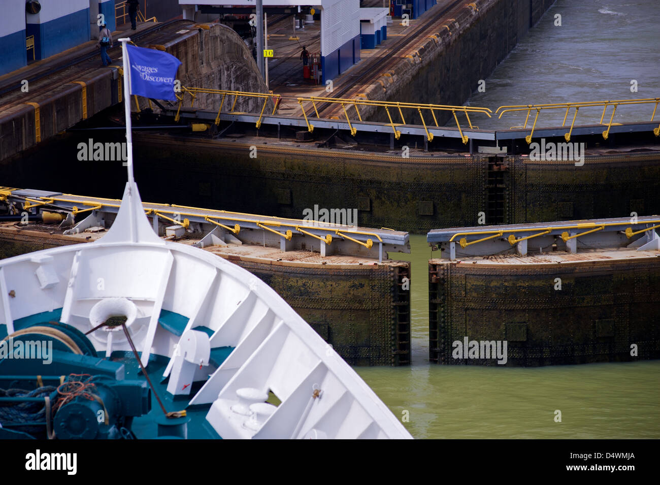 Schiffe im Abschnitt Miraflores Schleuse des Panamakanals Stockfoto