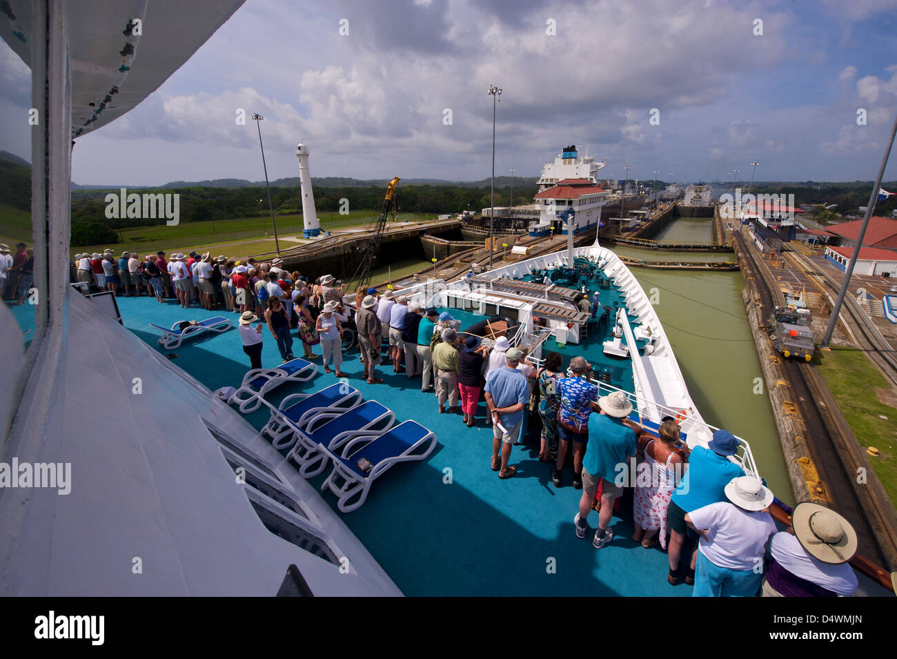 Schiffe im Abschnitt Miraflores Schleuse des Panamakanals Stockfoto