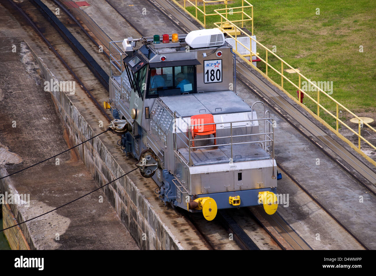 Schiffe im Abschnitt Miraflores Schleuse des Panamakanals Stockfoto