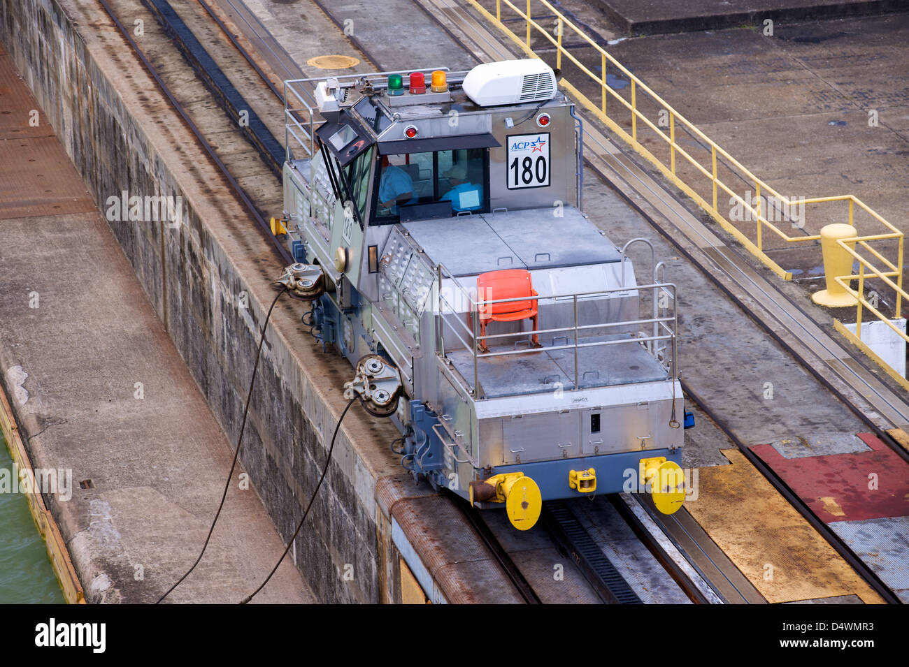 Schiffe im Abschnitt Miraflores Schleuse des Panamakanals Stockfoto