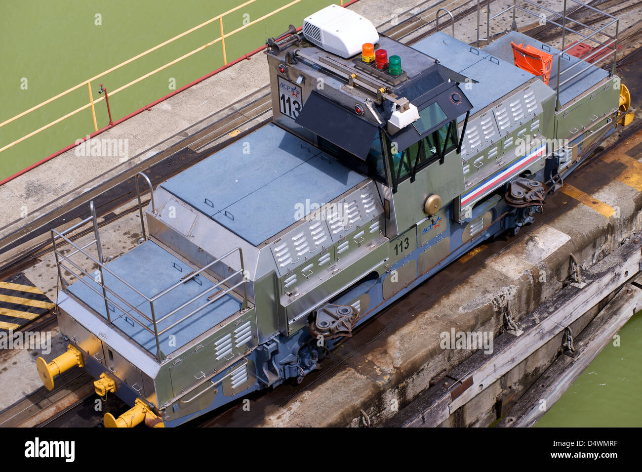 Schiffe im Abschnitt Miraflores Schleuse des Panamakanals Stockfoto