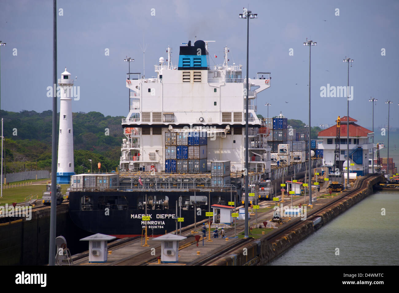 Schiffe im Abschnitt Miraflores Schleuse des Panamakanals Stockfoto