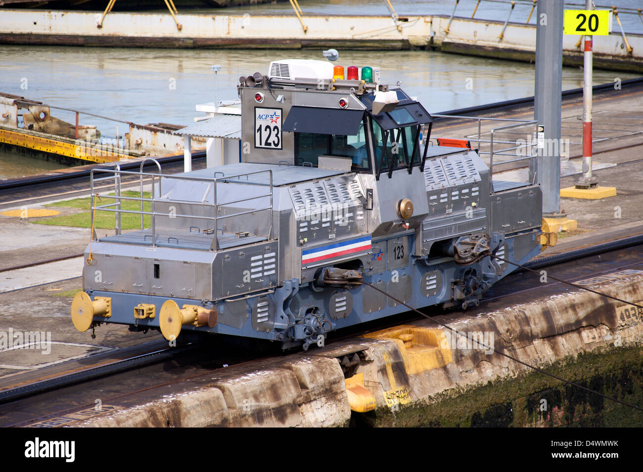 Schiffe im Abschnitt Miraflores Schleuse des Panamakanals Stockfoto