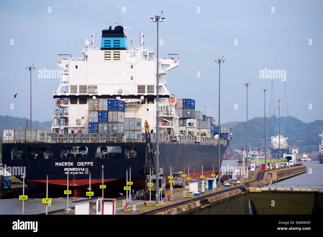 Schiffe im Abschnitt Miraflores Schleuse des Panamakanals Stockfoto